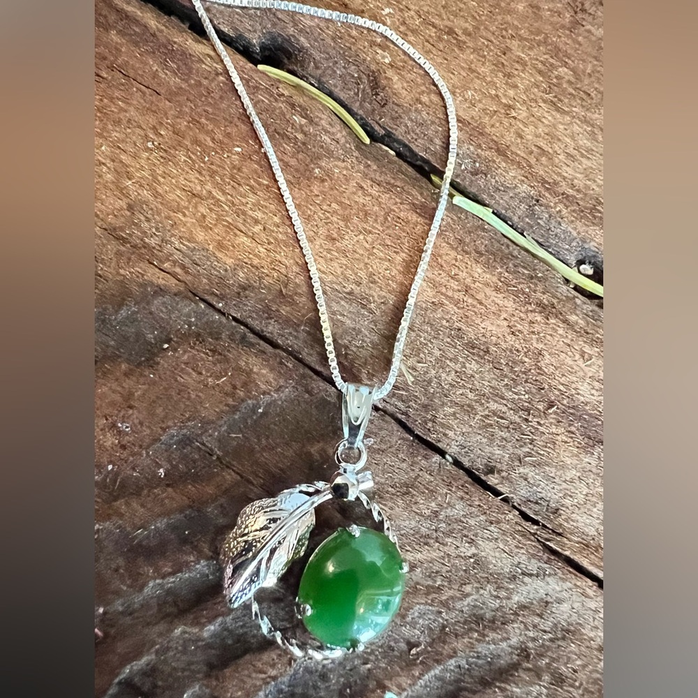 NWT BC Jade Necklace Green Feather Cabochon Pendant Italian Chain 18” Dainty
